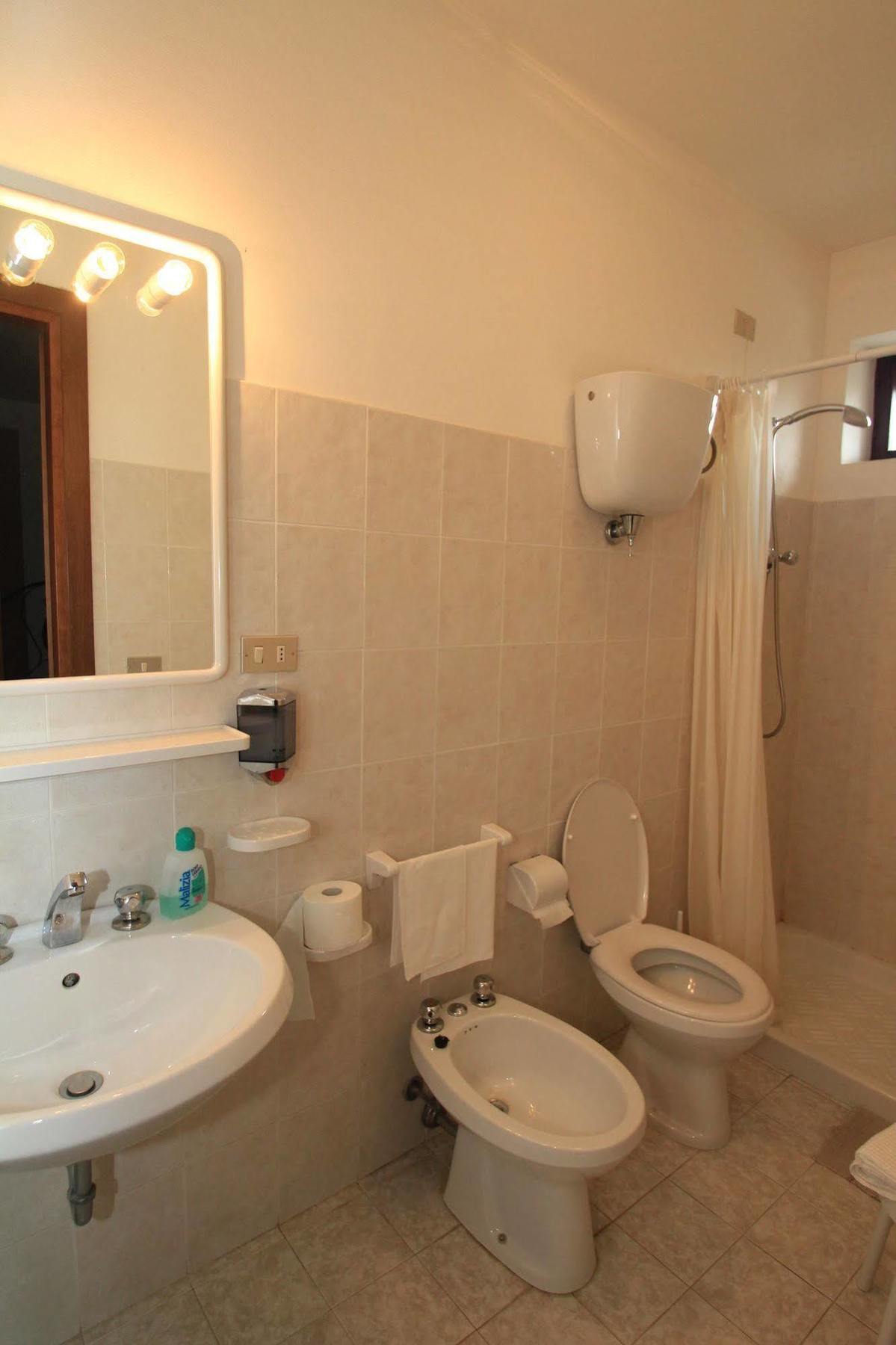 Hotel La Quiete Асизи Екстериор снимка