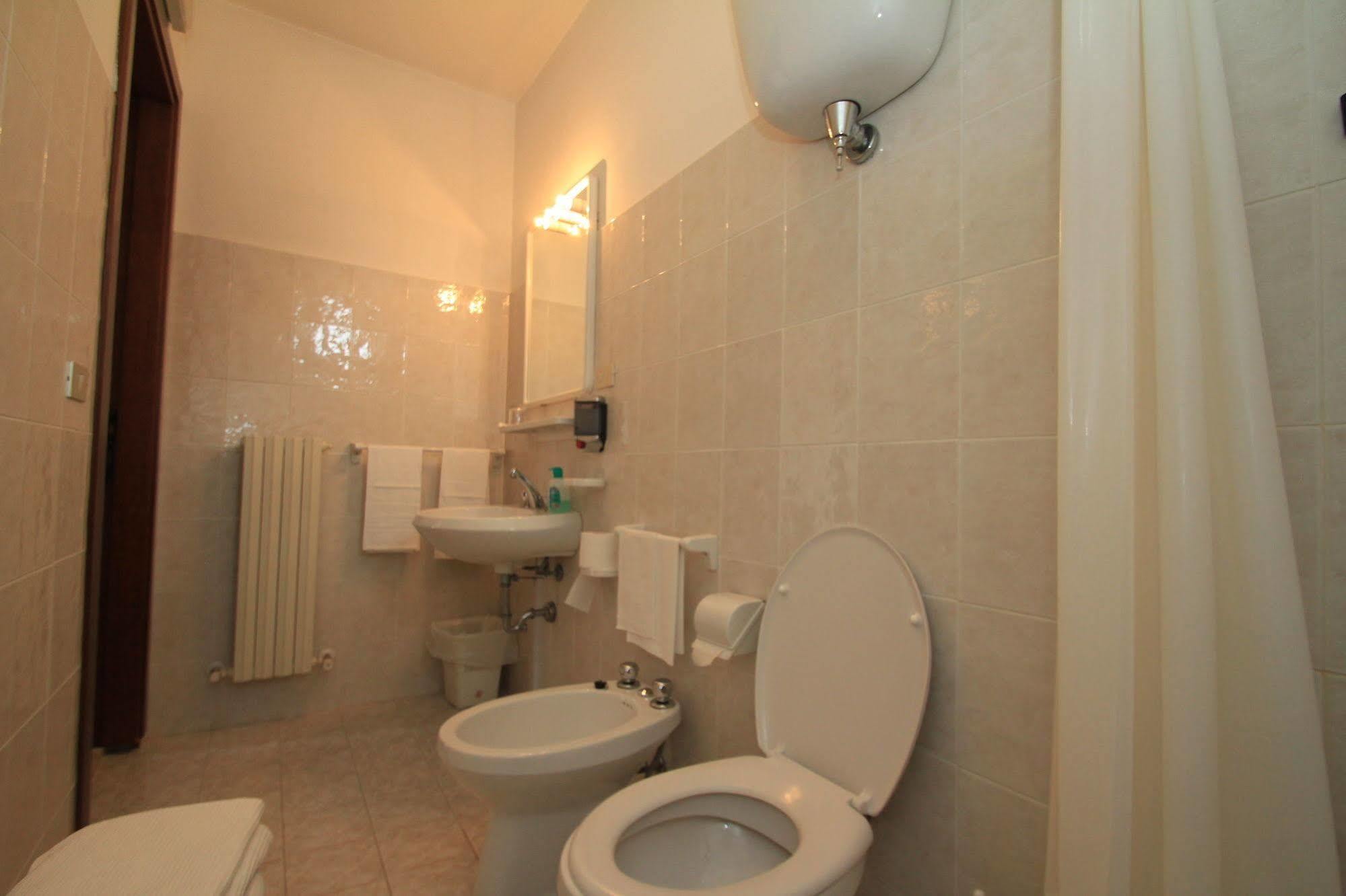 Hotel La Quiete Асизи Екстериор снимка